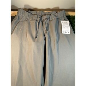 New With Tags Womens Lululemon "On the fly 7/8 WL Pant" Woven Size 10